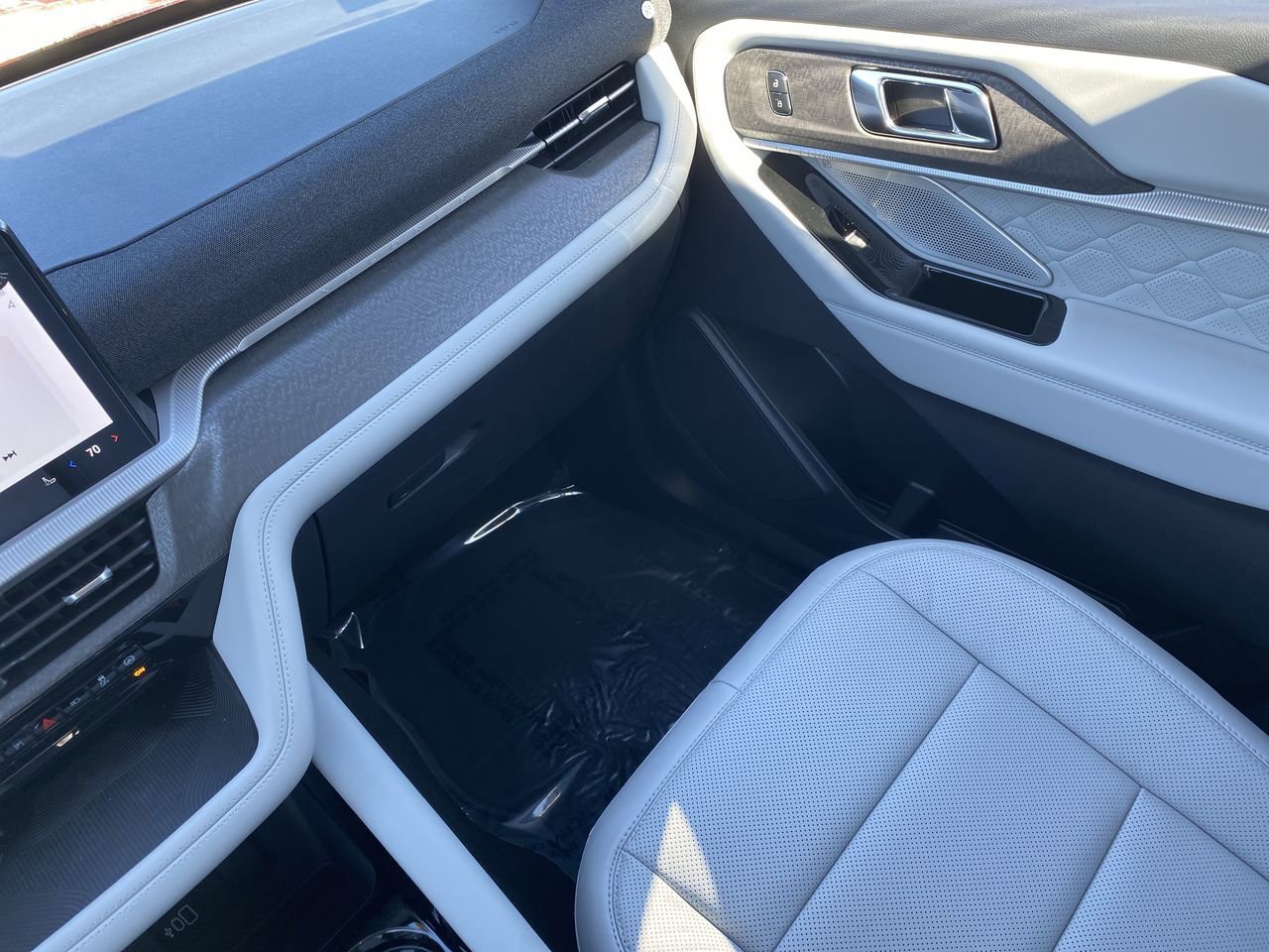 2026 Ford Explorer Platinum - Photo 18