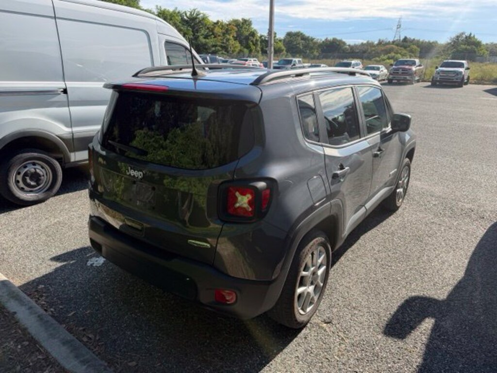 Used 2022 Jeep Renegade Latitude Sport Utility