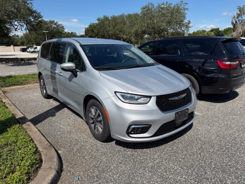 Used 2023 Chrysler Pacifica Touring L Mini-van, Passenger