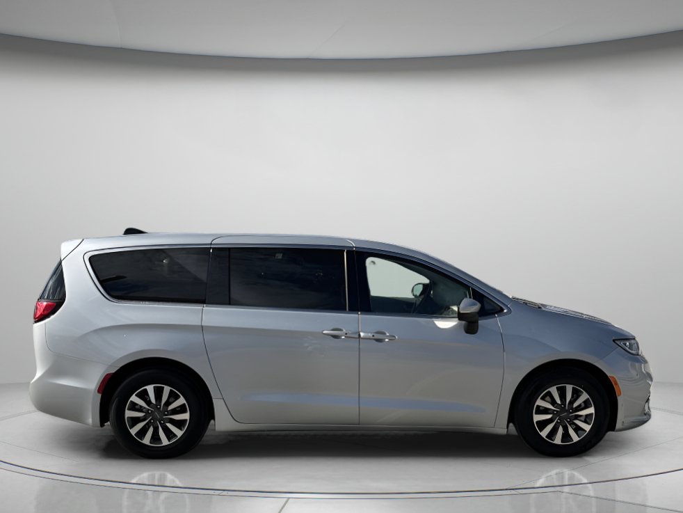 Used 2023 Chrysler Pacifica Touring L Mini-van, Passenger