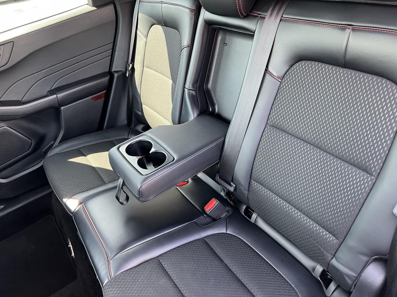 2025 Ford Escape ST-Line Select - Photo 37