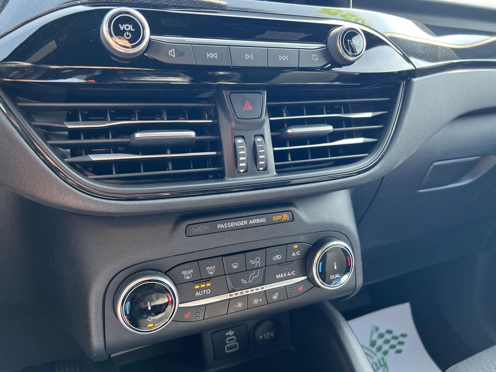 2025 Ford Escape ST-Line Select - Photo 29