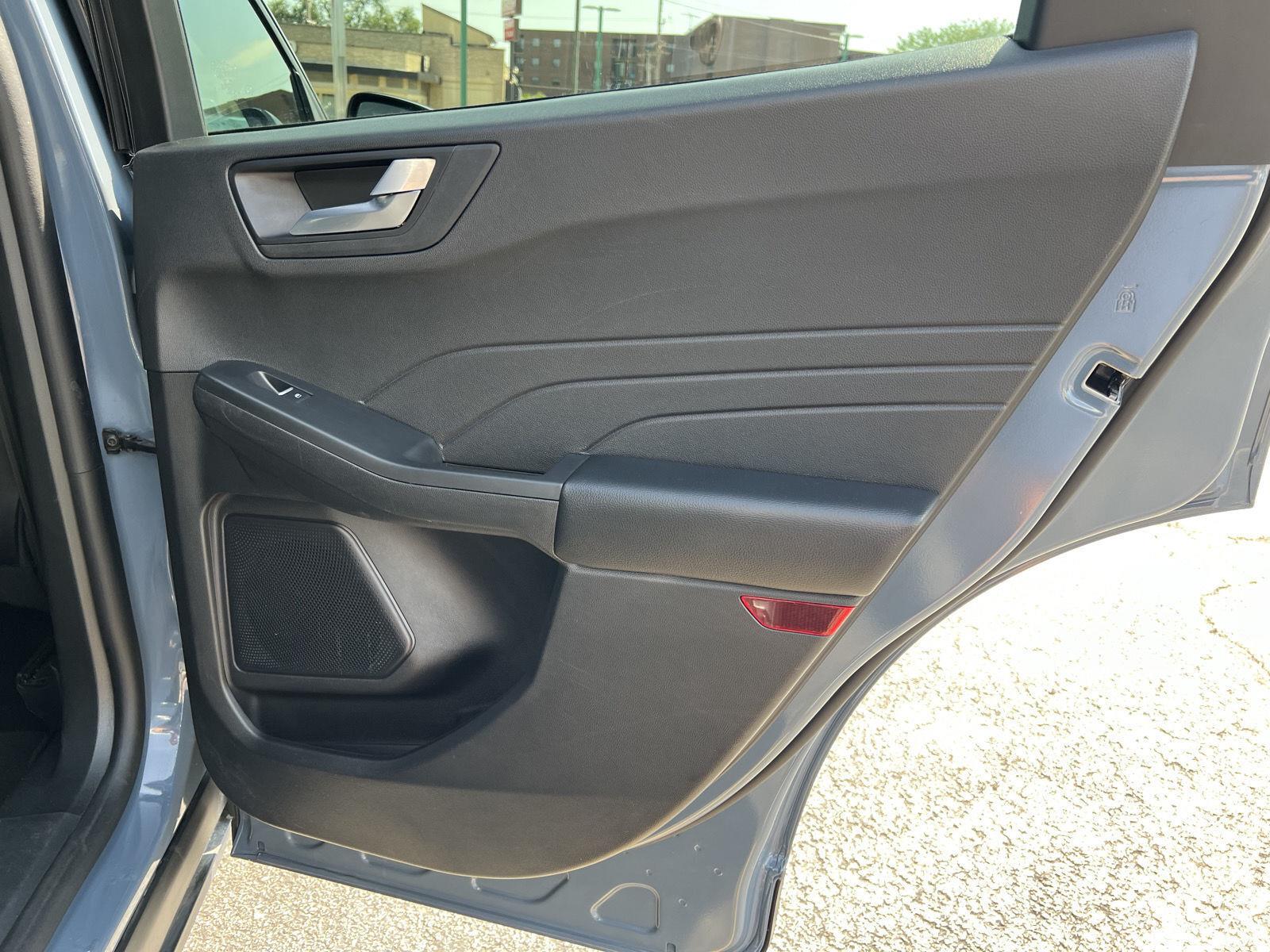 2025 Ford Escape ST-Line Select - Photo 15