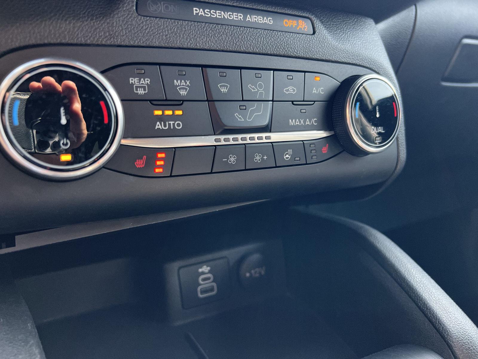 2025 Ford Escape ST-Line Select - Photo 30