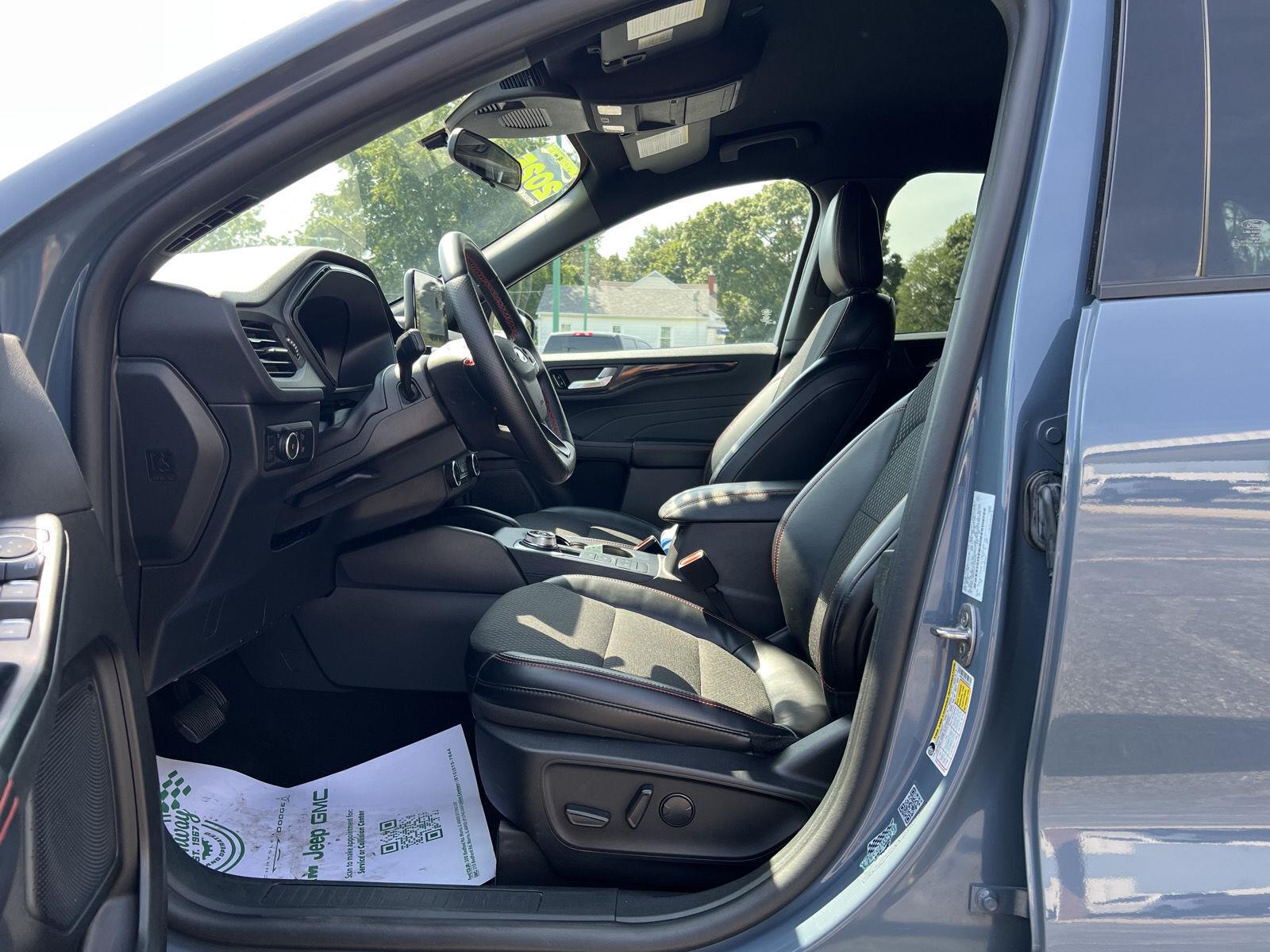 2025 Ford Escape ST-Line Select - Photo 16