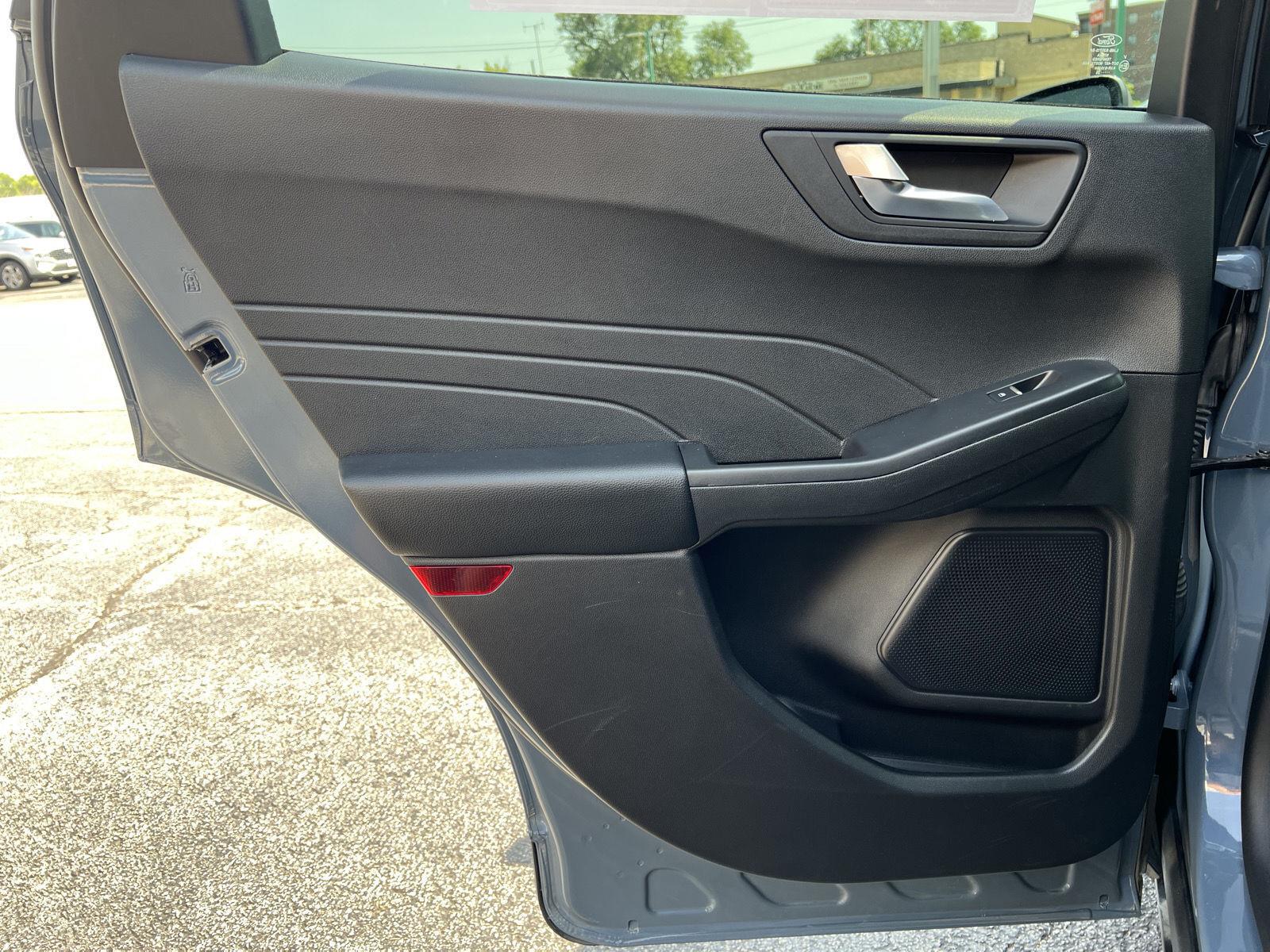 2025 Ford Escape ST-Line Select - Photo 14