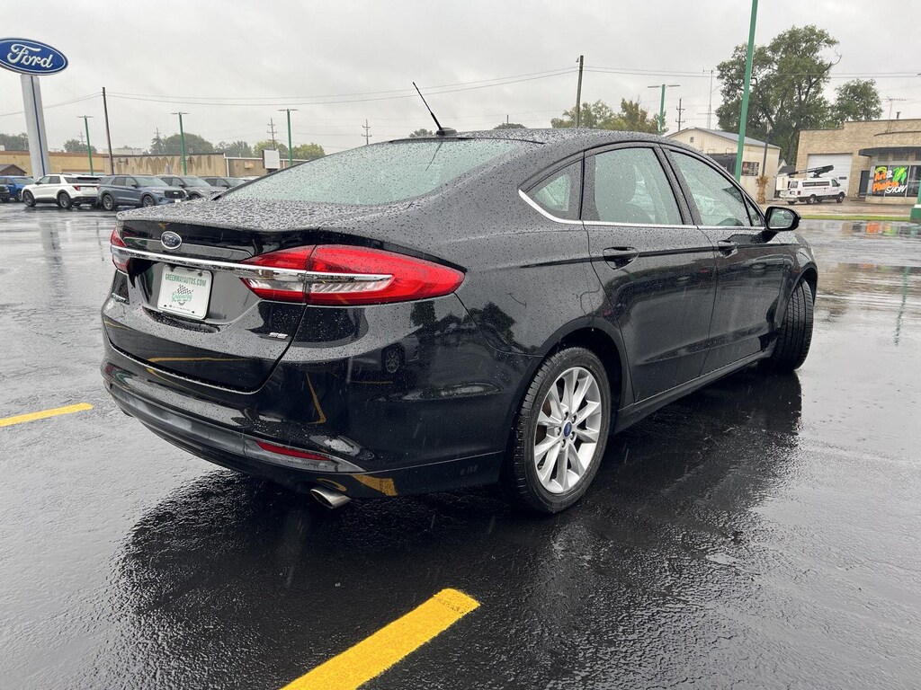 Used 2017 Ford Fusion SE Sedan