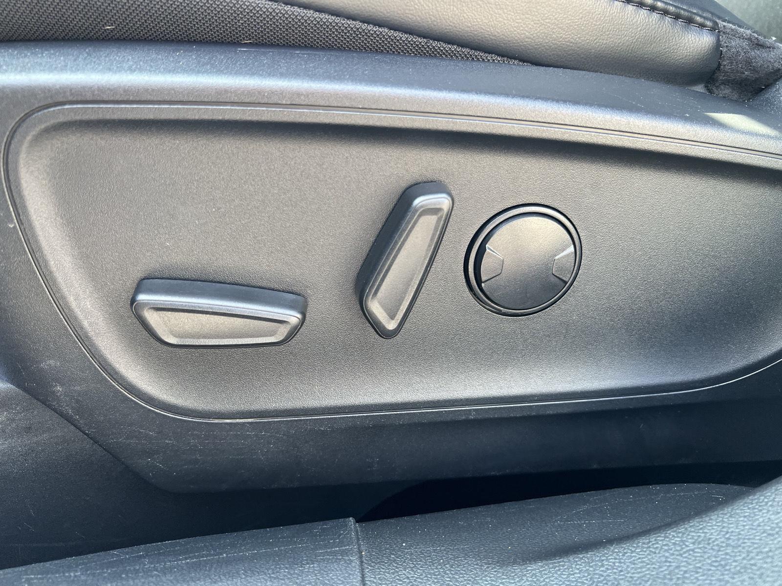 2025 Ford Escape ST-Line Select - Photo 17