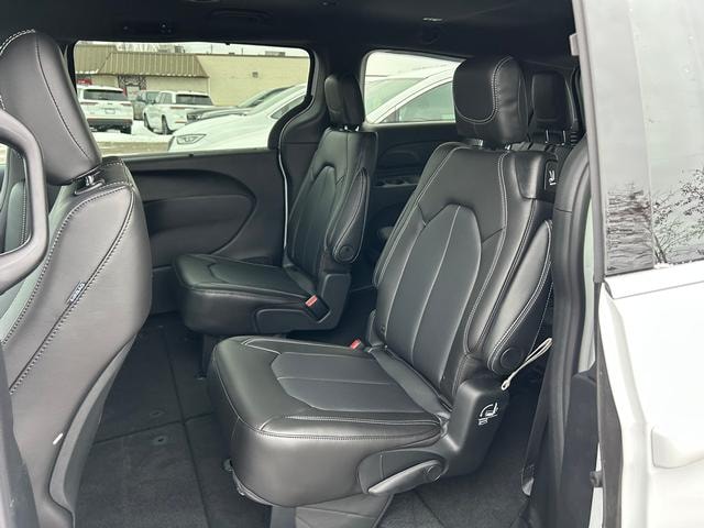 2026 Chrysler Pacifica Select - Photo 7