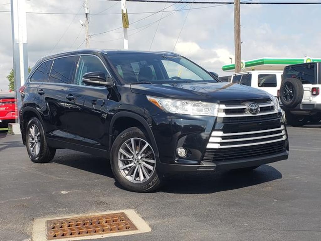 Used 2019 Toyota Highlander XLE XLE V6 AWD