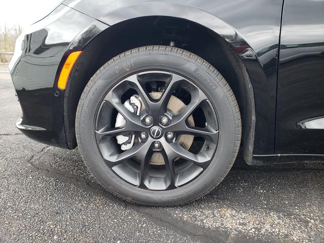 2026 Chrysler Pacifica Select - Photo 13