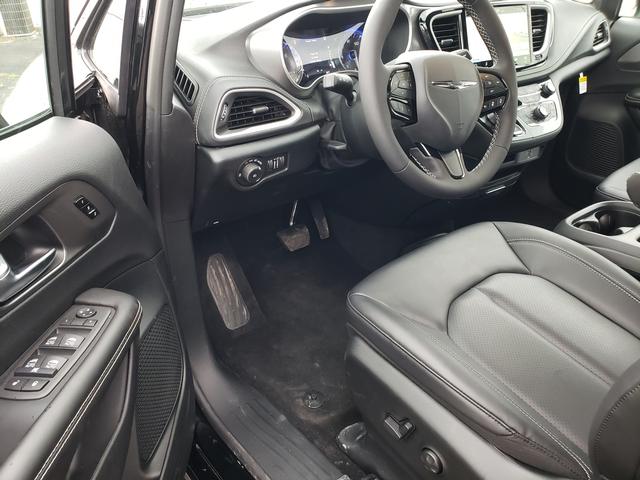 2026 Chrysler Pacifica Select - Photo 7
