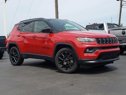 Featured Used 2023 Jeep Compass Altitude Altitude 4x4 for Sale near Youngstown, OH