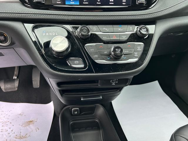 2026 Chrysler Pacifica Select - Photo 10