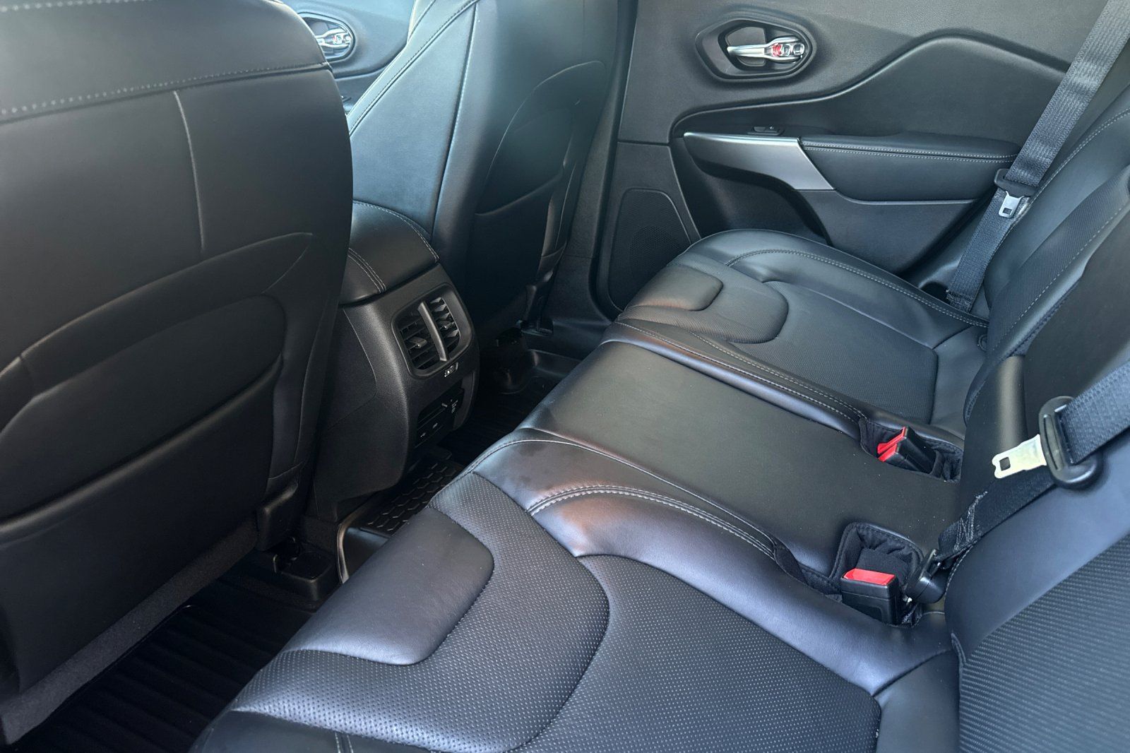 2020 Jeep Cherokee High Altitude - Photo 12