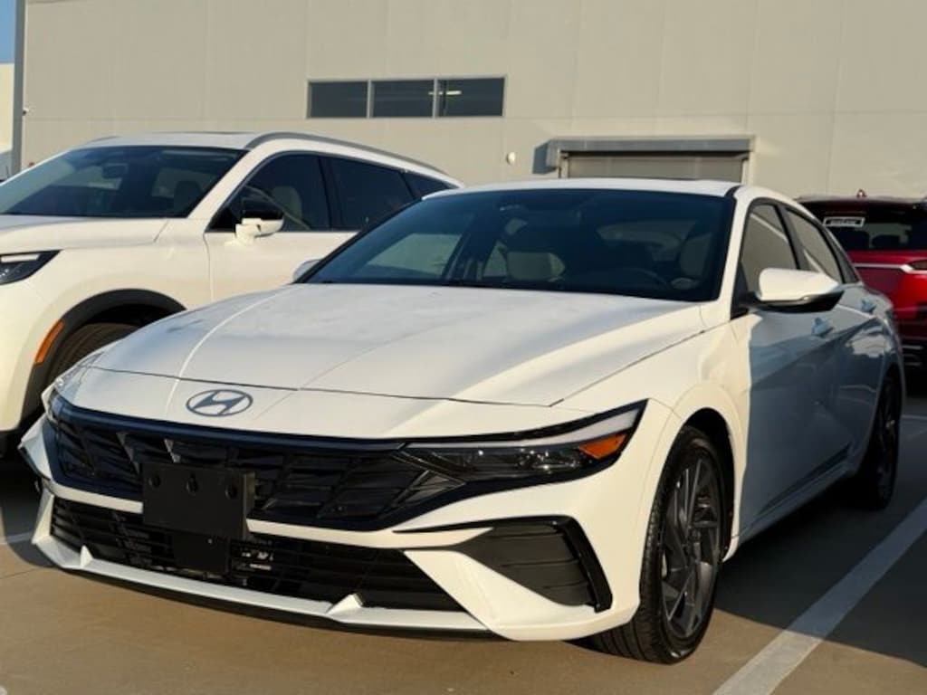 Used 2025 Hyundai Elantra Hybrid Limited Sedan
