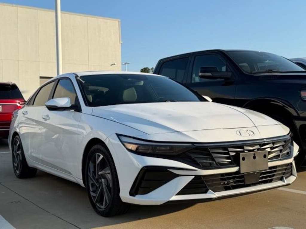 Used 2025 Hyundai Elantra Hybrid Limited Sedan
