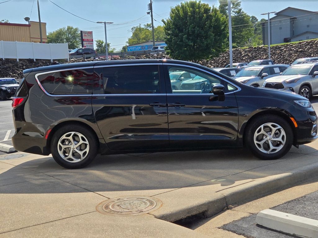 2024 Chrysler Pacifica Limited - Photo 7