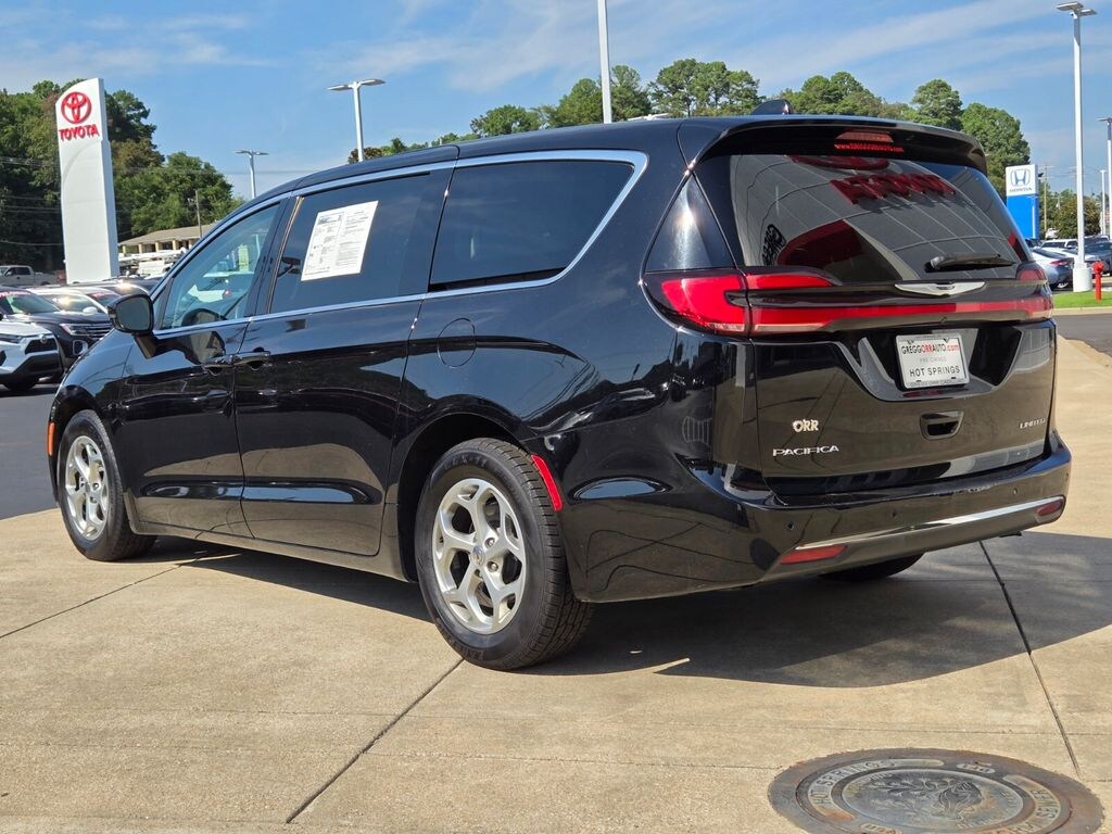 Used 2024 Chrysler Pacifica Limited Minivan/Van