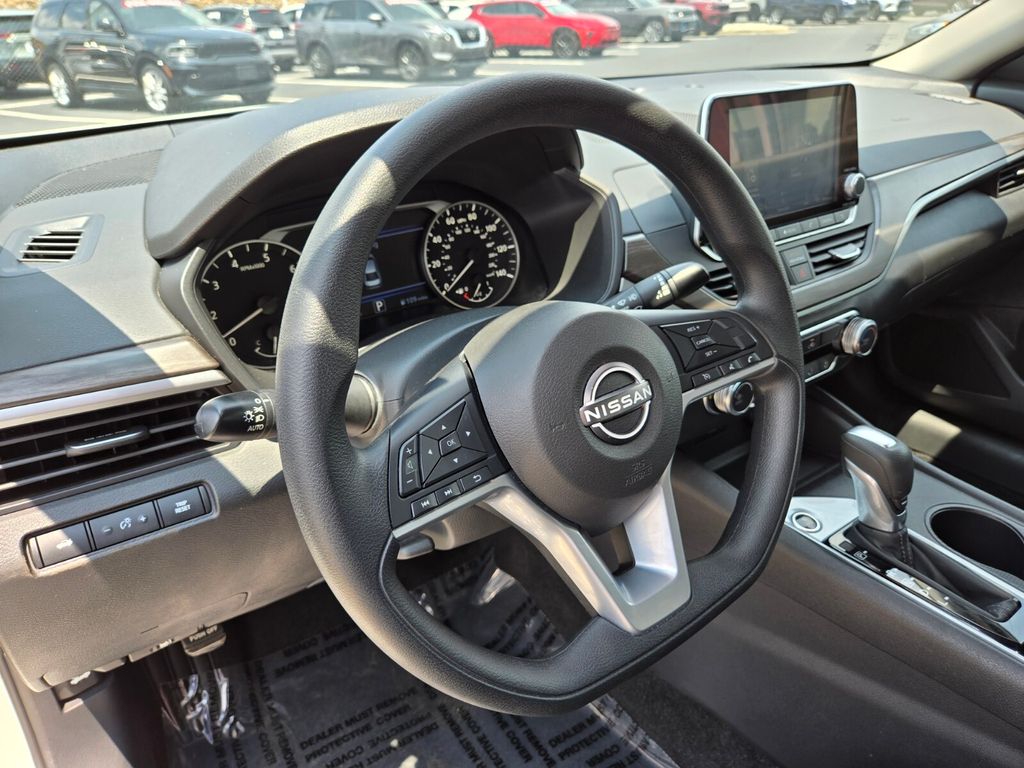 2025 Nissan Altima SV - Photo 12