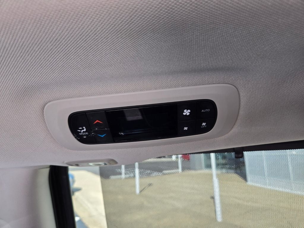 2024 Chrysler Pacifica Limited - Photo 16