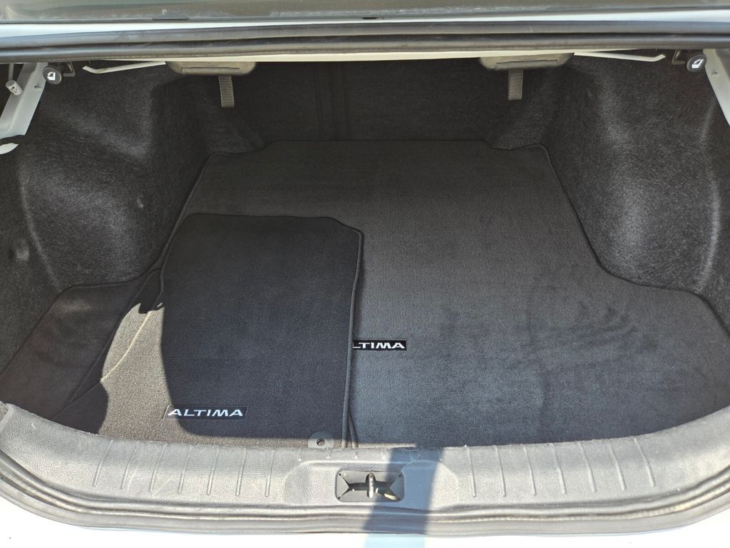 2025 Nissan Altima SV - Photo 17