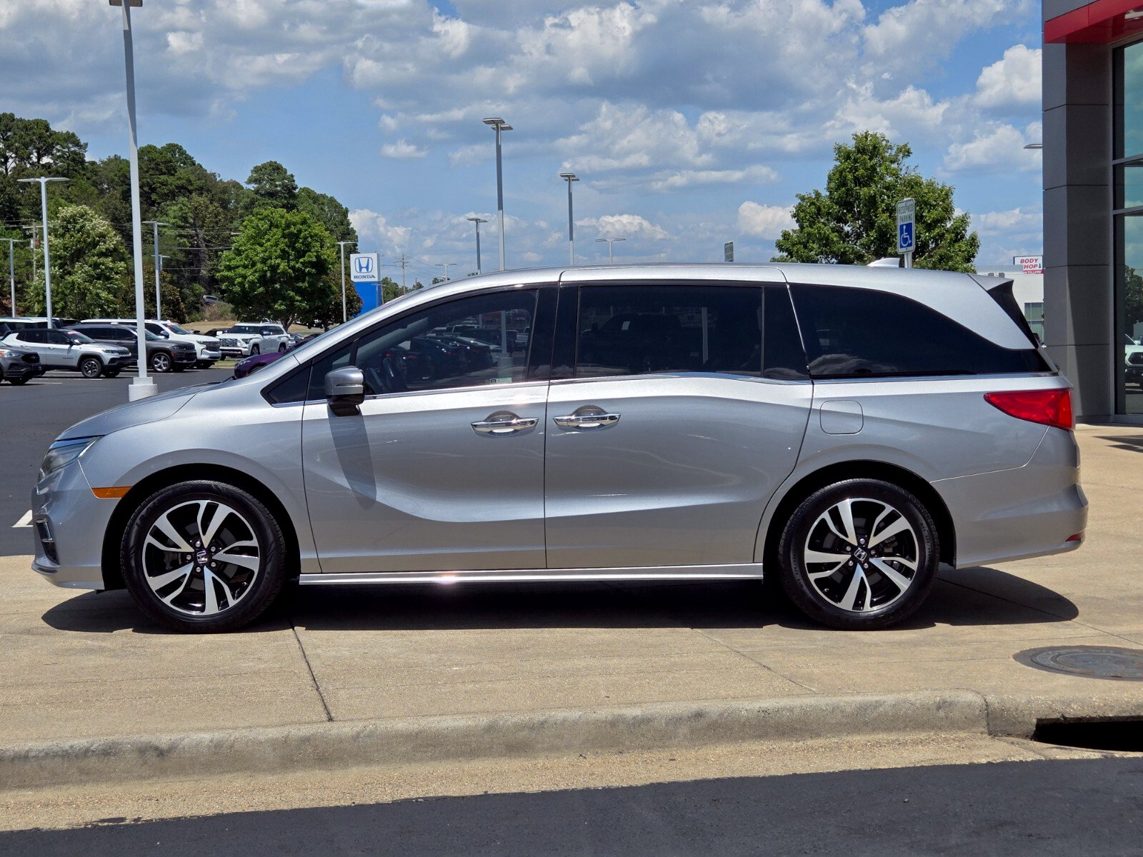 Used 2019 Honda Odyssey Elite Minivan/Van