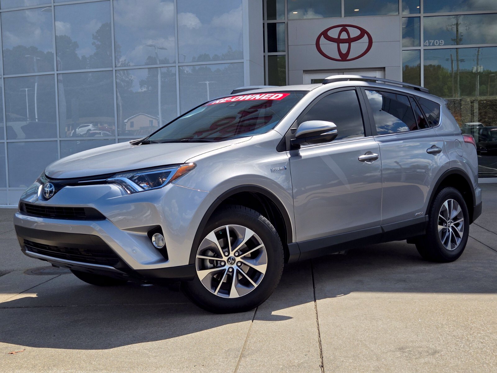 Used 2018 Toyota RAV4 Hybrid XLE SUV