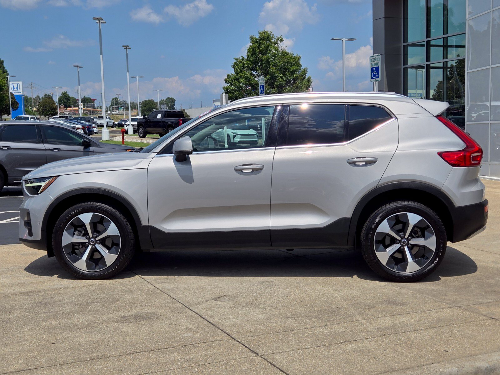 Used 2024 Volvo XC40 B5 Plus Bright Theme SUV