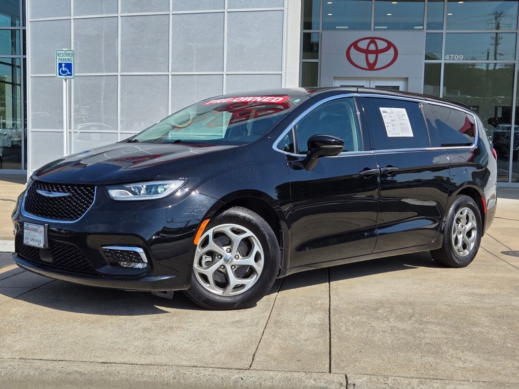 Used 2024 Chrysler Pacifica Limited Minivan/Van