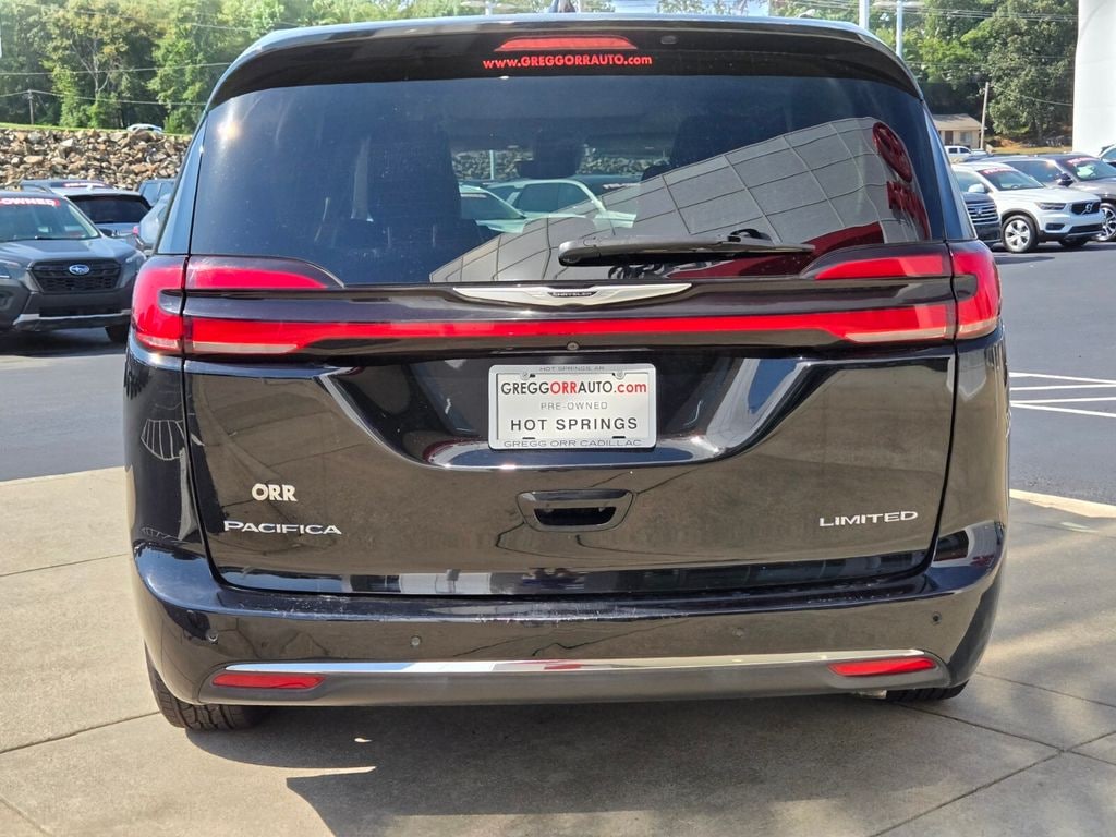 Used 2024 Chrysler Pacifica Limited Minivan/Van