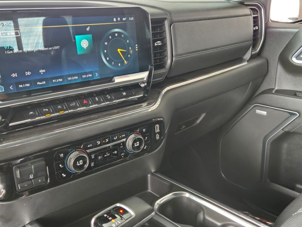 2023 Chevrolet Silverado 1500 LTZ - Photo 23