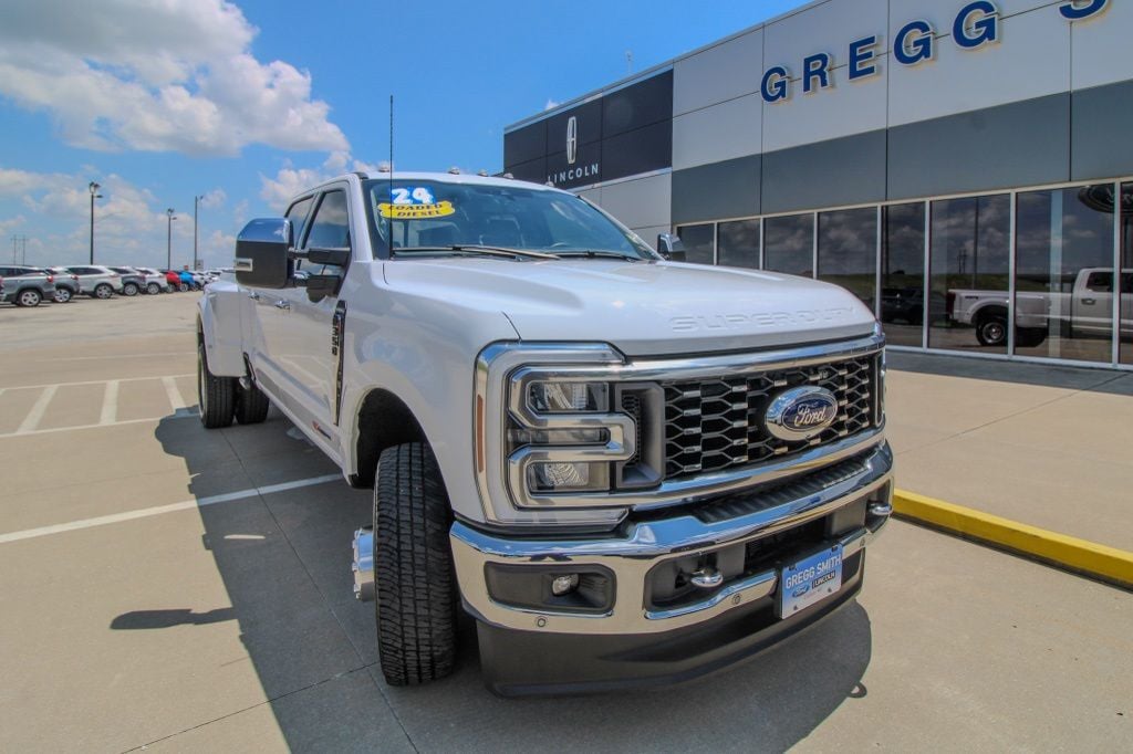 Used 2024 Ford F-350 Super Duty Lariat with VIN 1FT8W3DM5RED00858 for sale in Kansas City