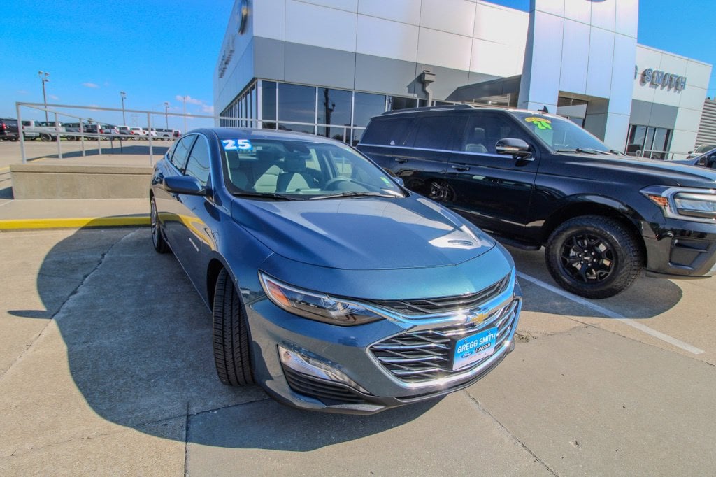 Used 2025 Chevrolet Malibu 1LT with VIN 1G1ZD5ST2SF150300 for sale in Kansas City