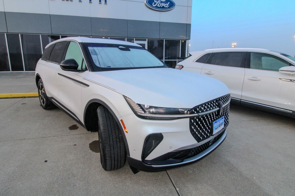 Used 2024 Lincoln Nautilus Premiere with VIN 5LMPJ8J49RJ821268 for sale in Kansas City