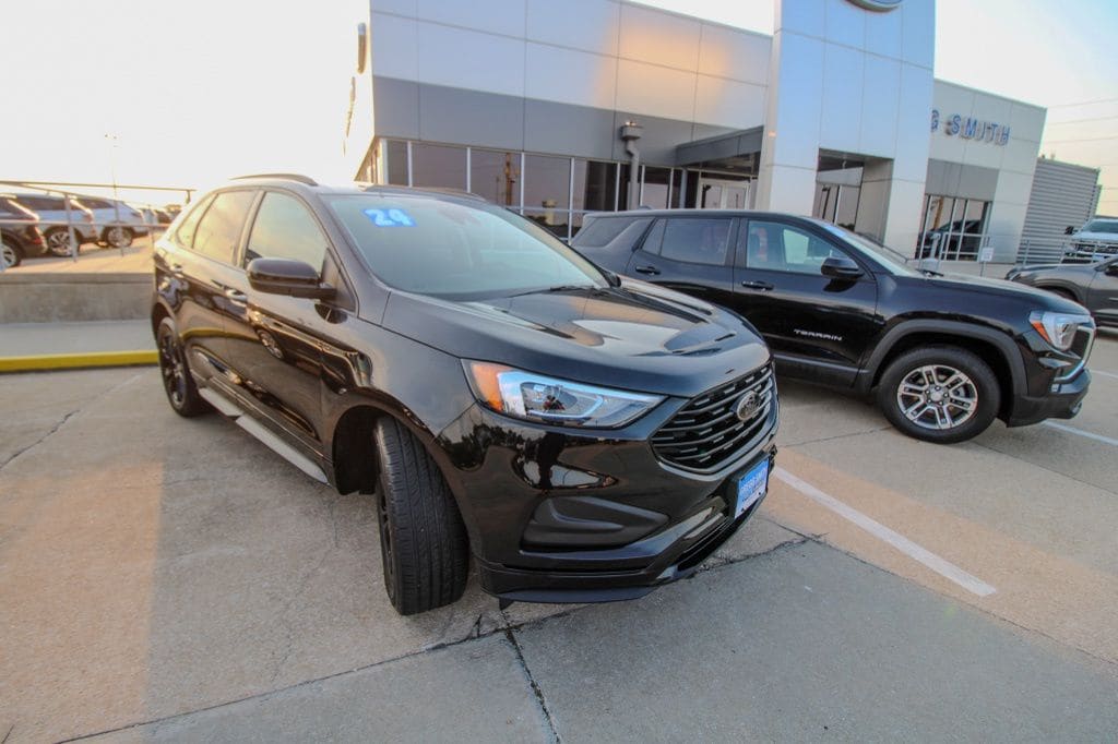 Used 2024 Ford Edge SE with VIN 2FMPK4G91RBA00889 for sale in Kansas City