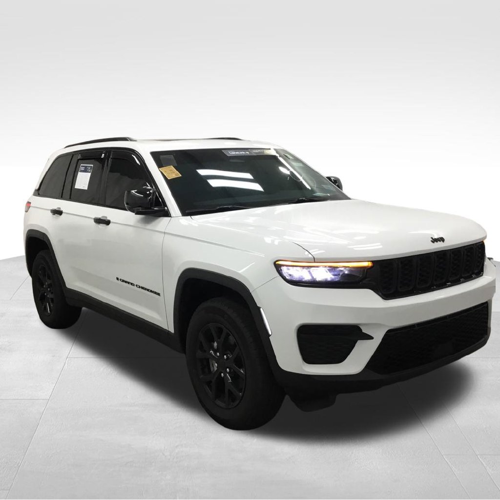 Used 2025 Jeep Grand Cherokee Laredo SUV