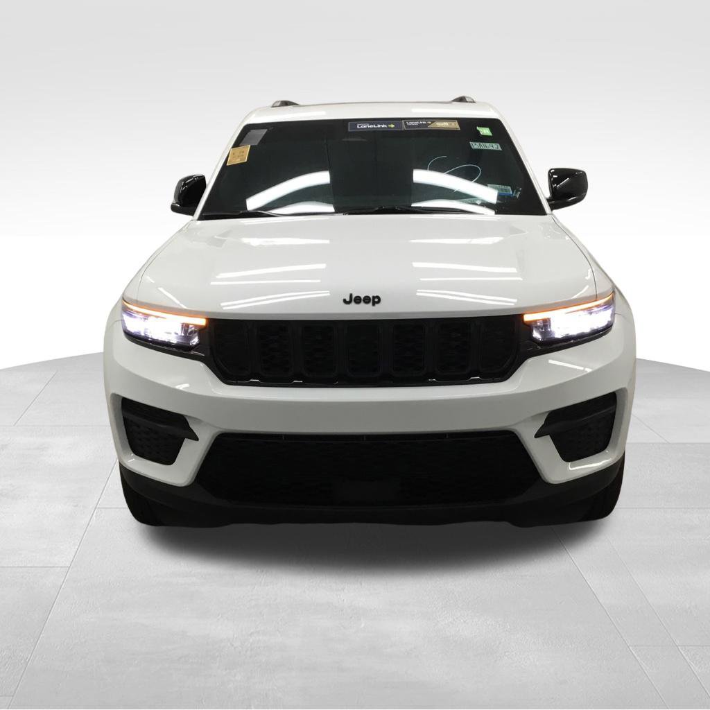 Used 2025 Jeep Grand Cherokee Laredo SUV
