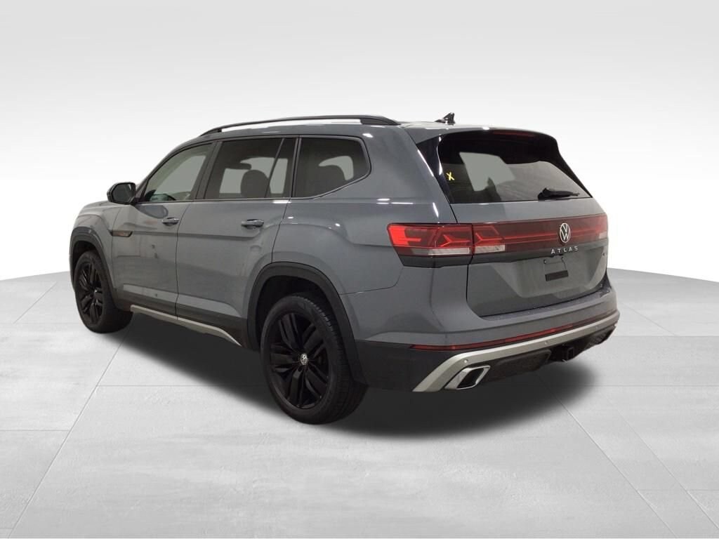 Used 2024 Volkswagen Atlas 2.0T Peak Edition SE w/Technology