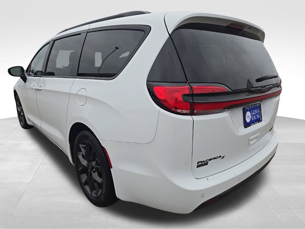 Used 2025 Chrysler Pacifica Limited Van Passenger Van