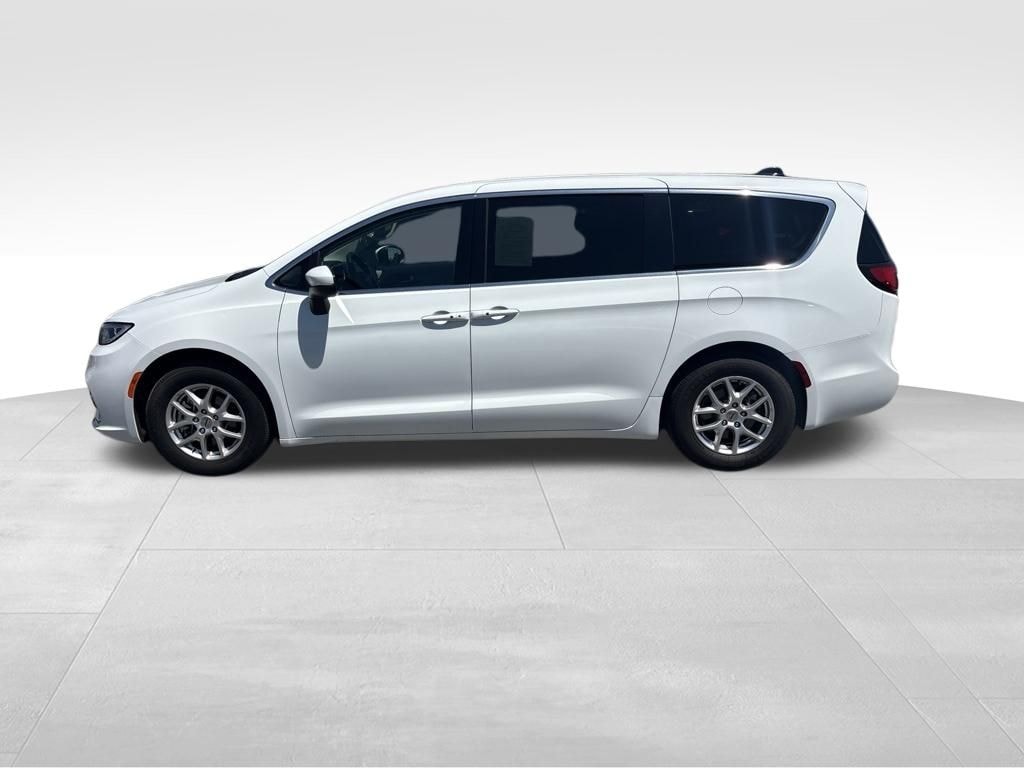 Used 2023 Chrysler Pacifica Touring L Van Passenger Van