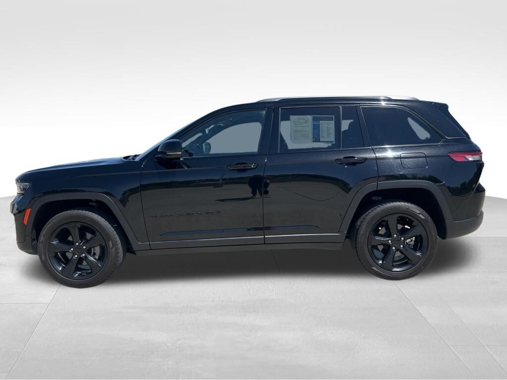 Used 2023 Jeep Grand Cherokee Laredo SUV
