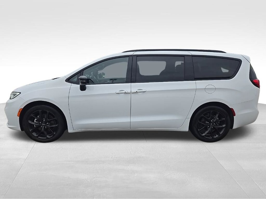 Used 2025 Chrysler Pacifica Limited Van Passenger Van