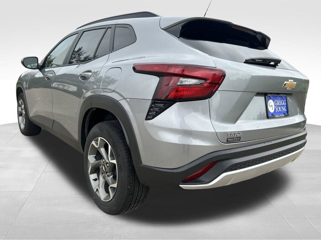 Used 2025 Chevrolet Trax LT SUV