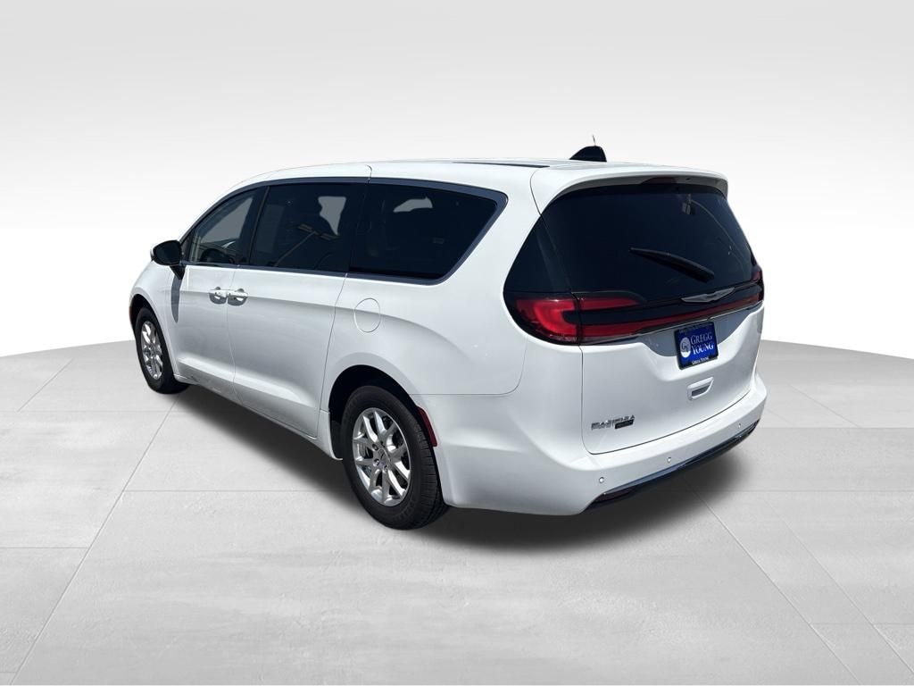 Used 2023 Chrysler Pacifica Touring L Van Passenger Van