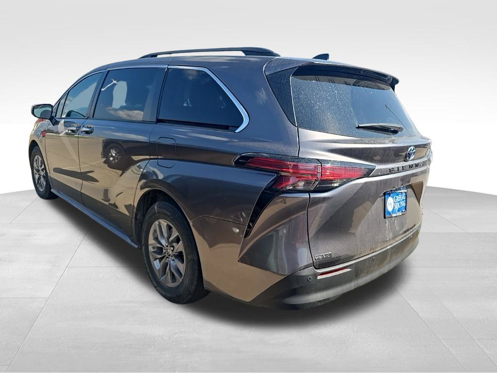 Used 2022 Toyota Sienna XLE Minivan/Van