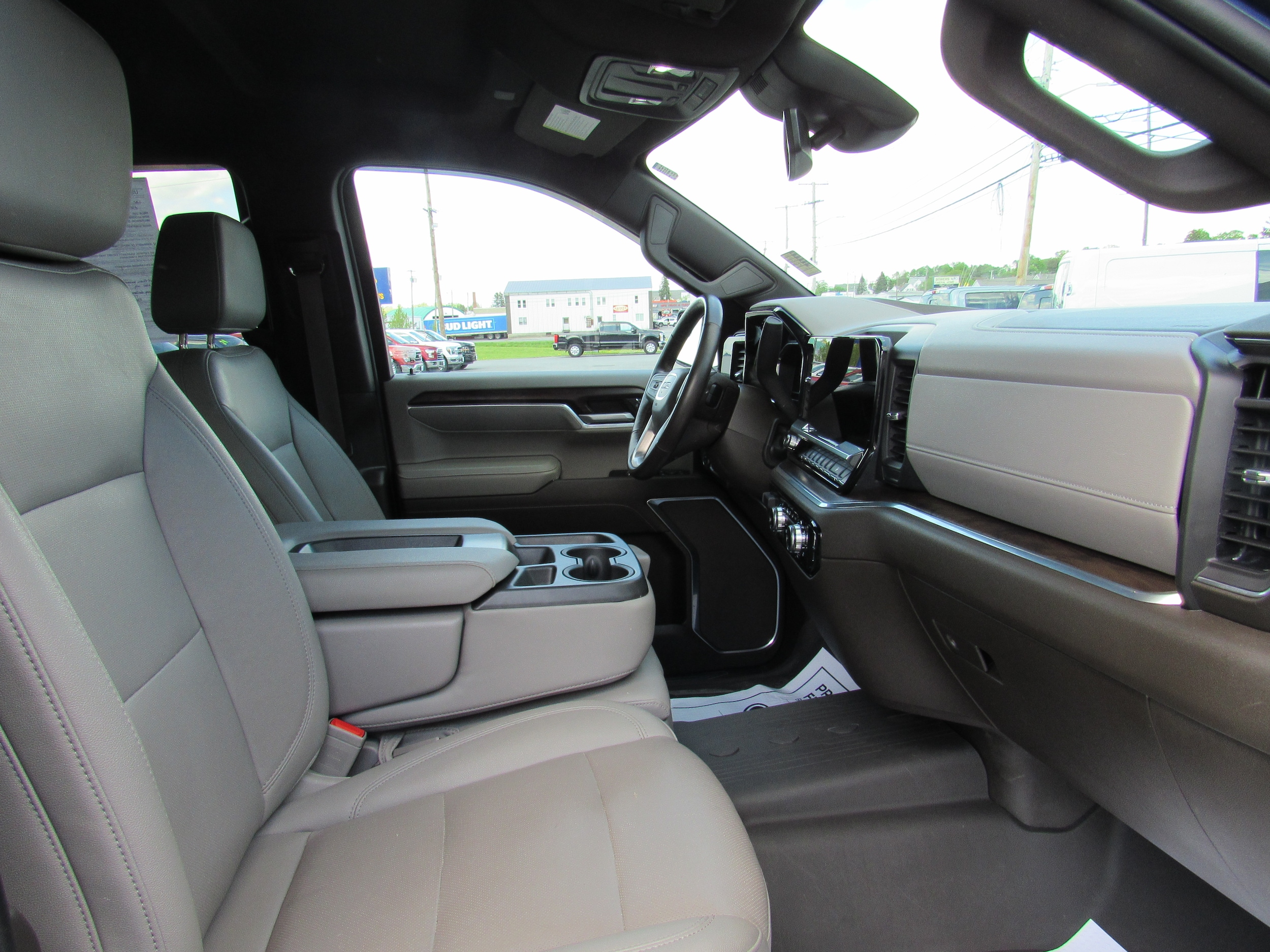 2023 GMC Sierra 1500 SLT - Photo 11