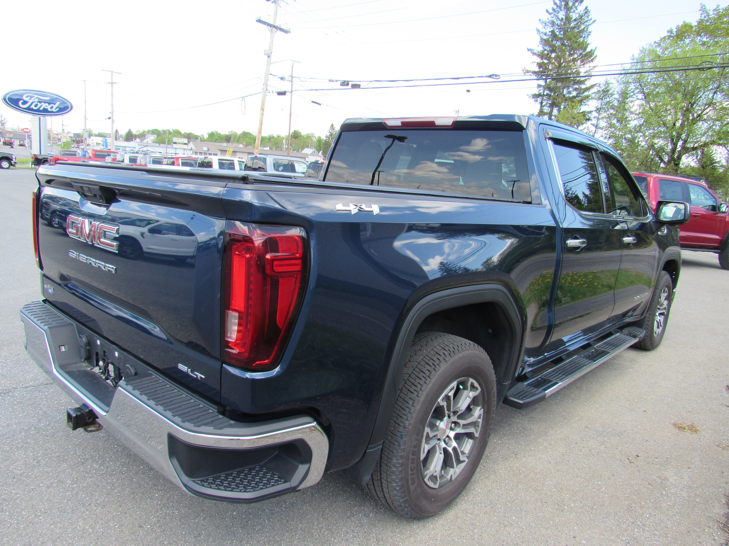 2023 GMC Sierra 1500 SLT - Photo 9