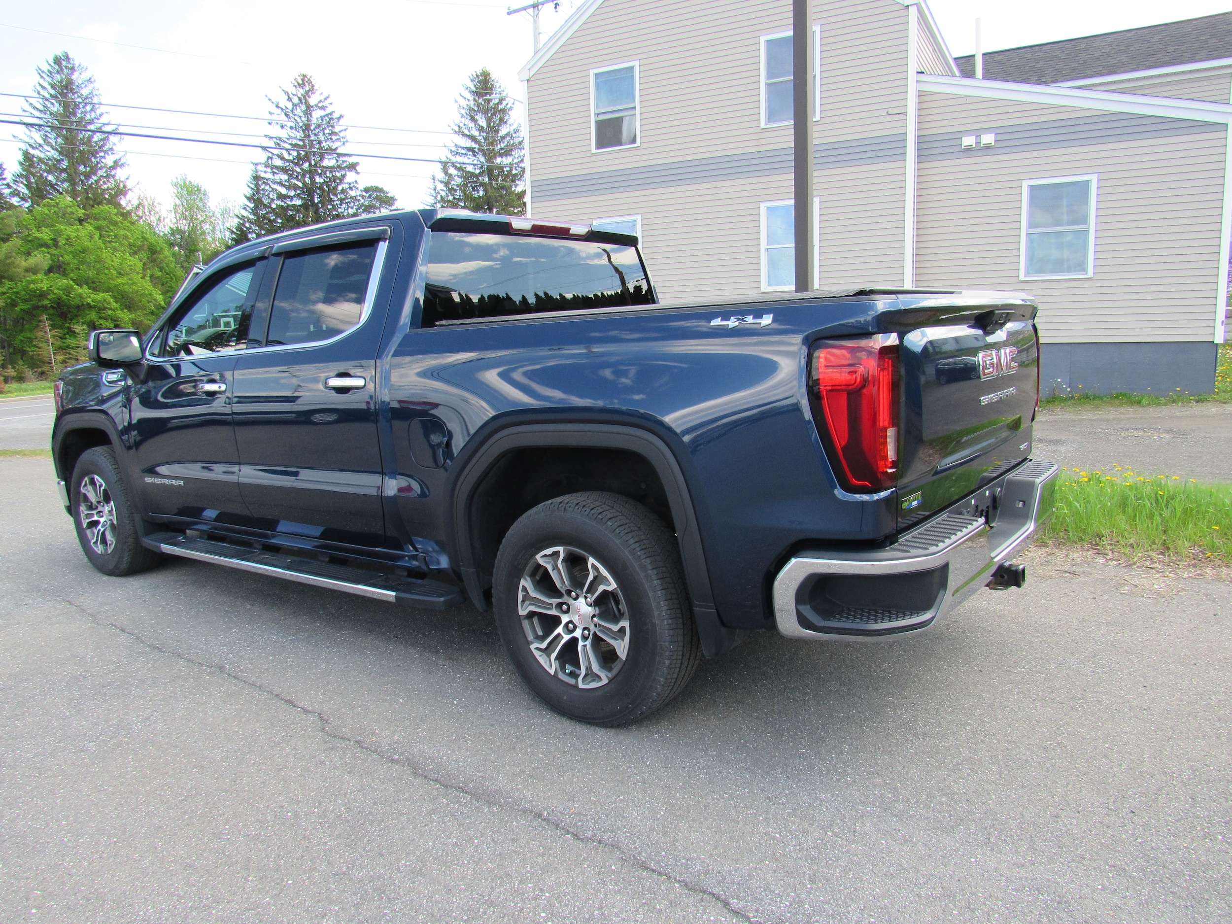 2023 GMC Sierra 1500 SLT - Photo 8