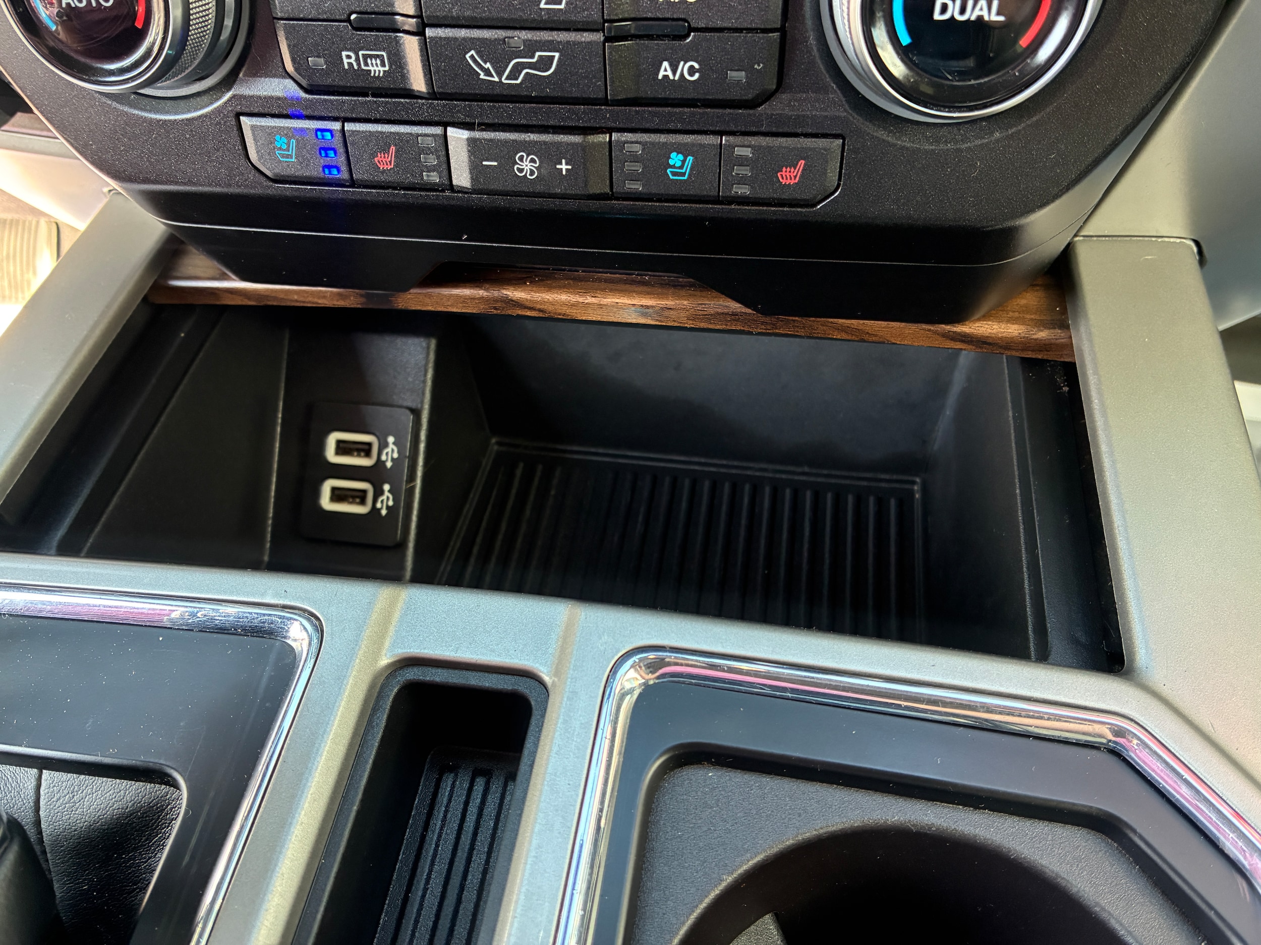 2019 Ford F-150 Lariat - Photo 19